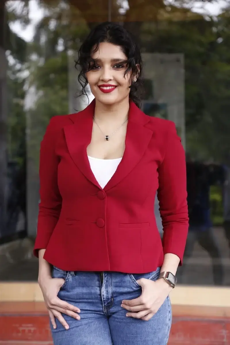 INDIAN ACTRESS RITIKA SINGH SMILING IN RED TOP BLUE JEANS 10